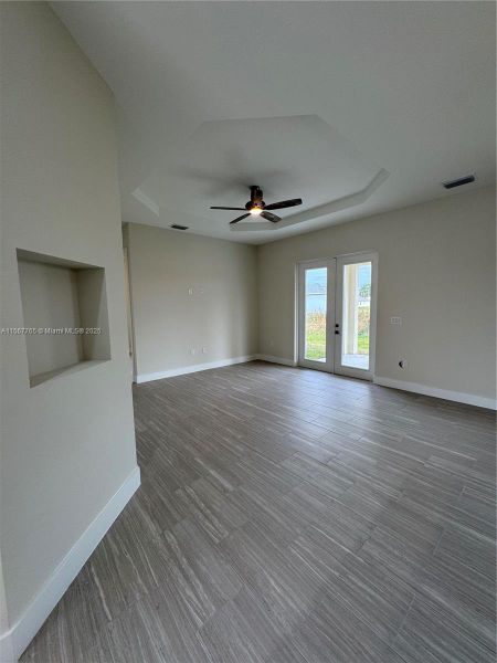 Spacious, unfurnished interior of a new home in , Lehigh Acres (Image 13).
