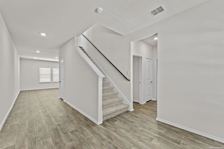 Spacious, unfurnished interior of a new home in Laurel Vistas, San Antonio (Image 30).