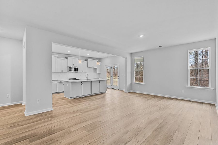 Spacious, unfurnished interior of a new home in Fieldstone, Lexington (Image 23).