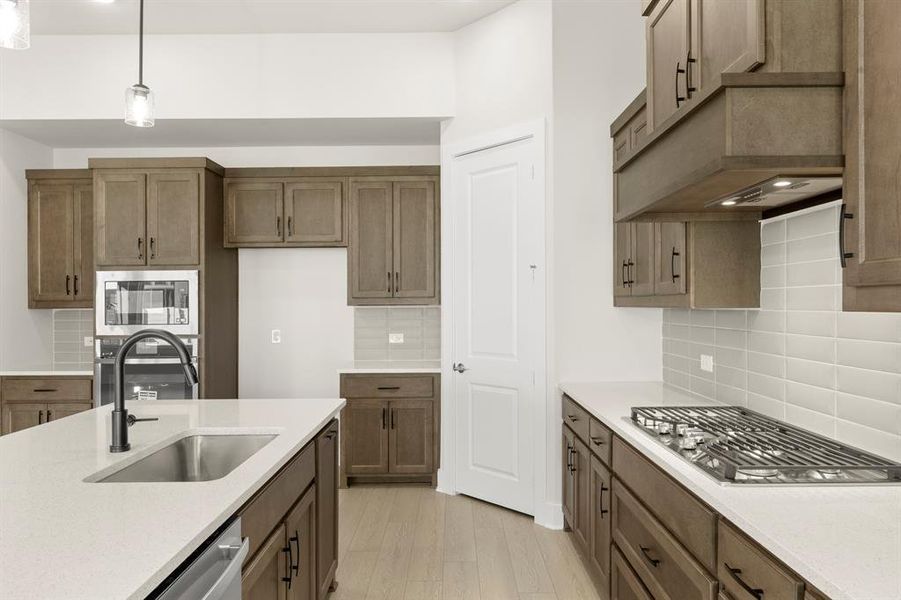 11. 2704 Andesite - Kitchen (3) 11. 2704 Andesite - Kitchen (3)