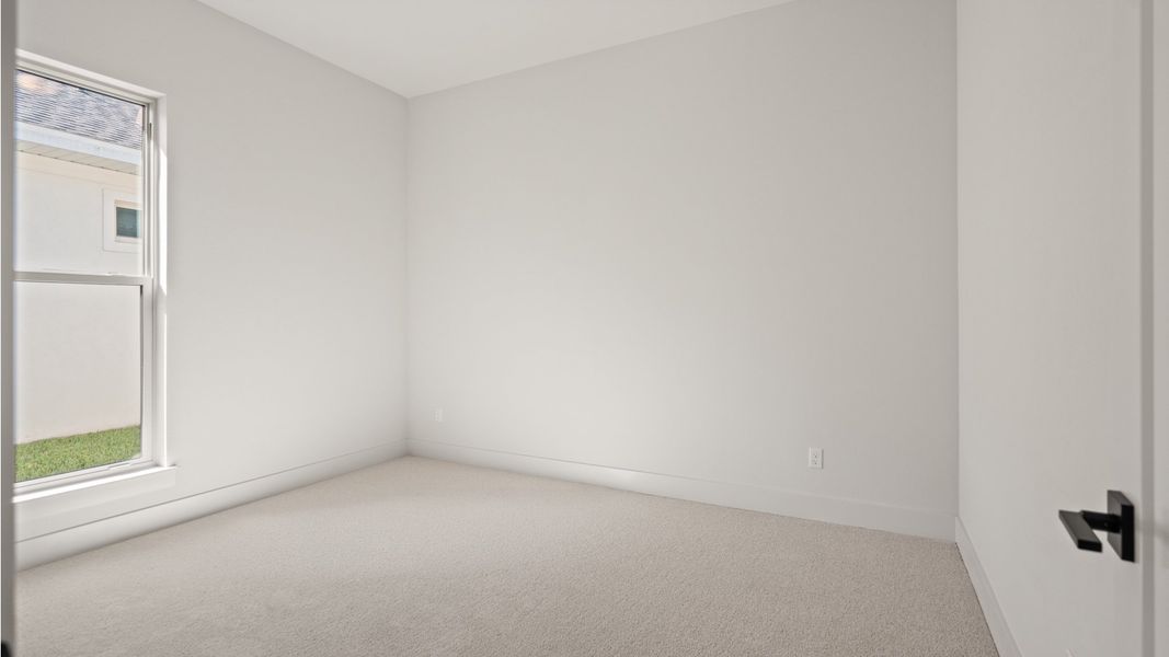 Spacious, unfurnished interior of a new home in Turnleaf, Punta Gorda (Image 19).