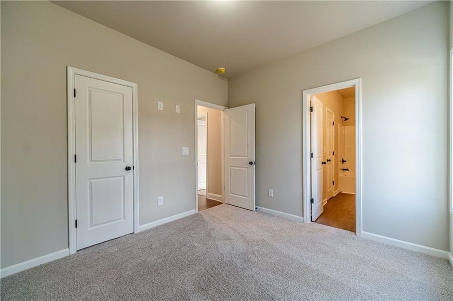 Spacious, unfurnished interior of a new home in , Monroe (Image 19).