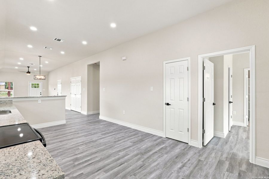Spacious, unfurnished interior of a new home in , San Antonio (Image 8).