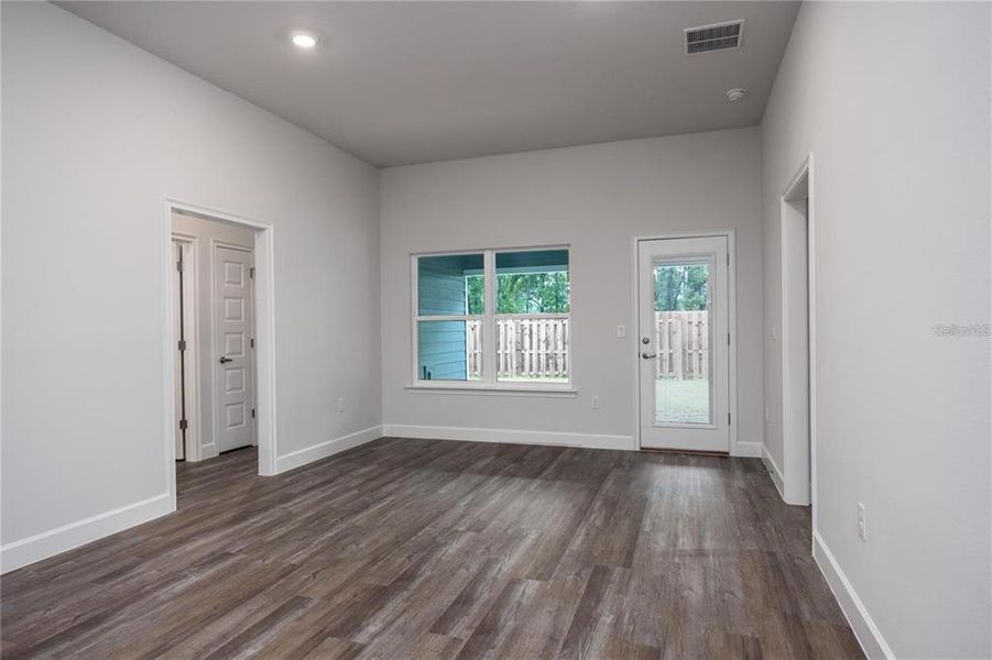 Spacious, unfurnished interior of a new home in Kirkland Farms, Alachua (Image 17).