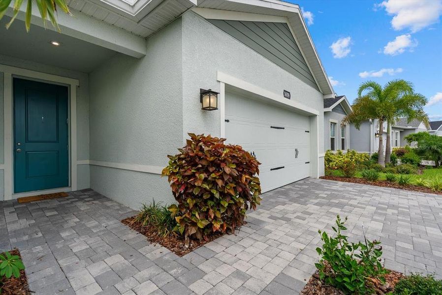 Exterior details and patio area of a home in , Port Charlotte (Image 3).