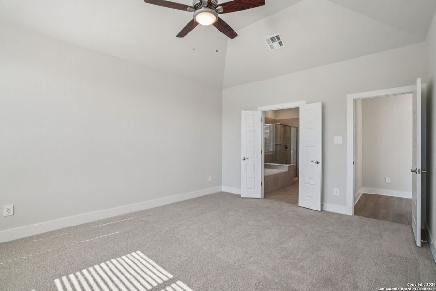 Spacious, unfurnished interior of a new home in Carmel Ranch, Schertz (Image 39).