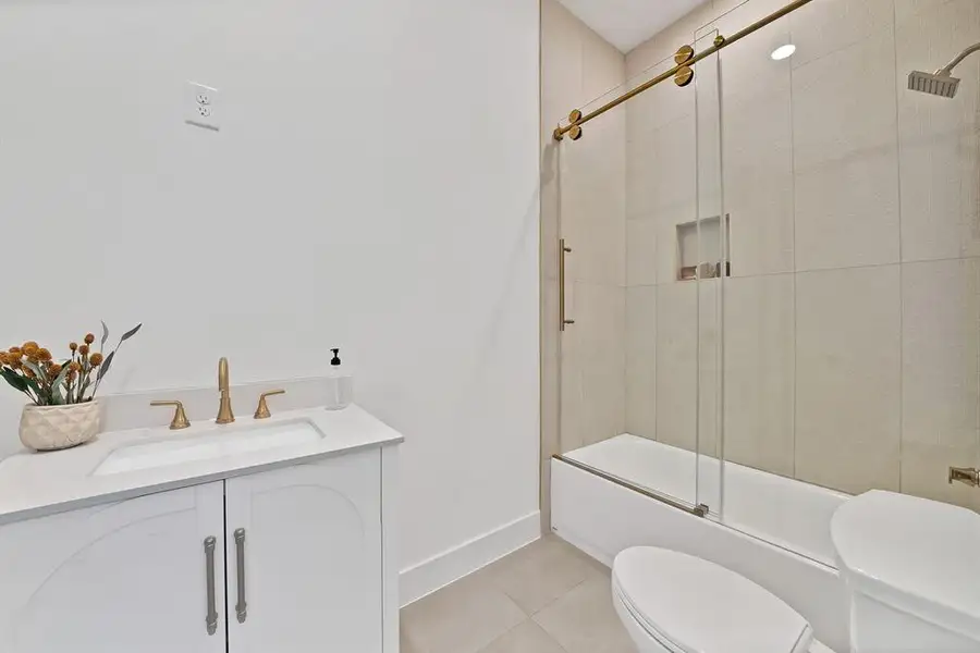 Furnished interior view inside a new home in , Waxahachie (Image 12). Furnished interior view inside a new home in , Waxahachie (Image 12).