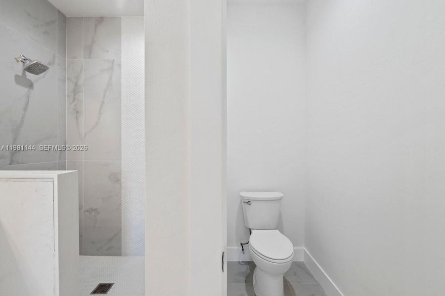 Furnished interior view inside a new home in , Cape Coral (Image 10).