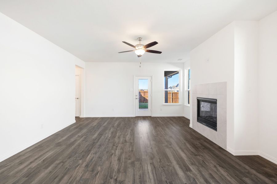 Spacious, unfurnished interior of a new home in Edgewater, Fate (Image 24).