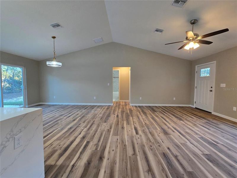 Spacious, unfurnished interior of a new home in , Ocala (Image 14).