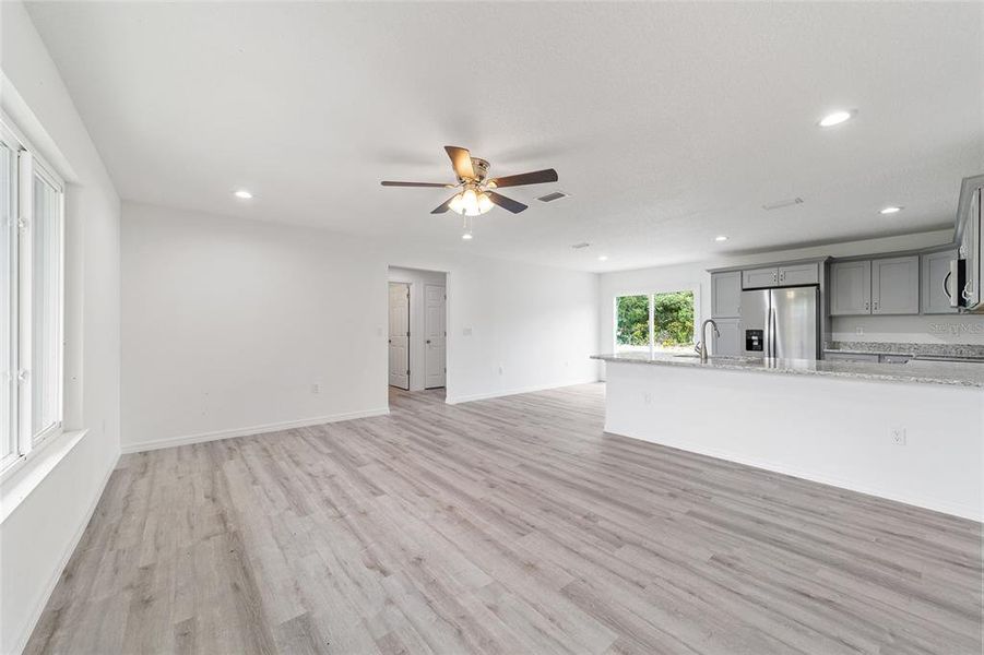 Spacious, unfurnished interior of a new home in , Dunnellon (Image 54).