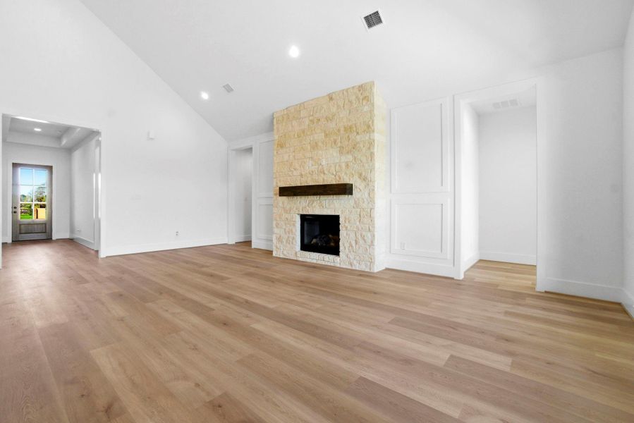 Spacious, unfurnished interior of a new home in Chapel Bend, Montgomery (Image 16).