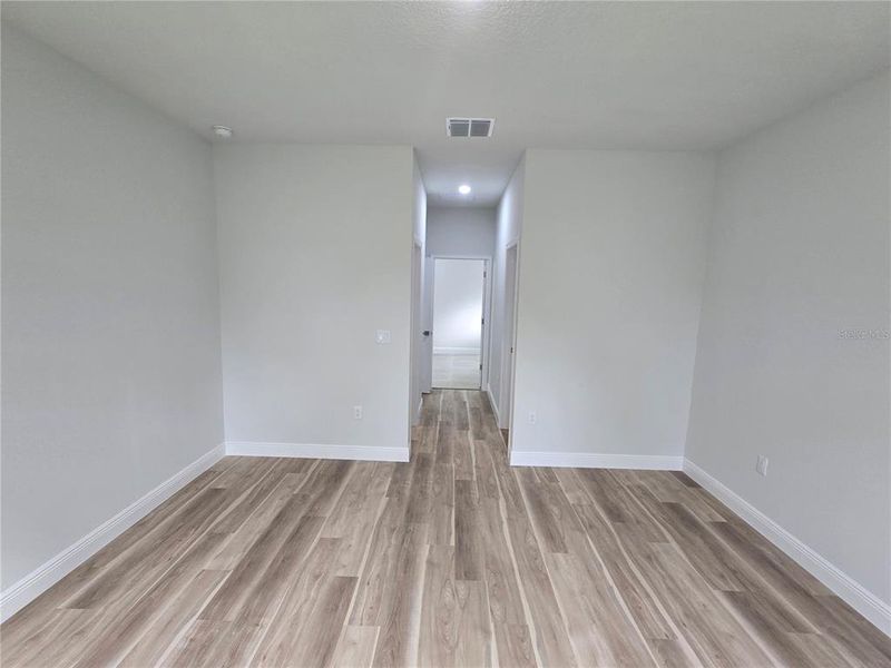 Spacious, unfurnished interior of a new home in , Ocala (Image 20).