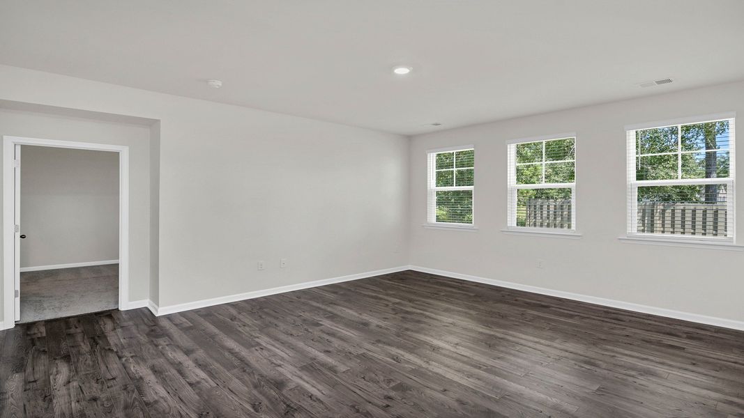 Spacious, unfurnished interior of a new home in Sease's Pond, Gilbert (Image 23).