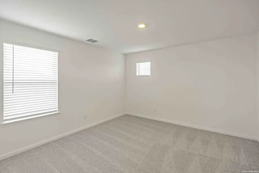 Spacious, unfurnished interior of a new home in , San Antonio (Image 6).