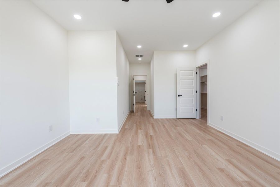 Spacious, unfurnished interior of a new home in , Bay City (Image 34). Spacious, unfurnished interior of a new home in , Bay City (Image 34).