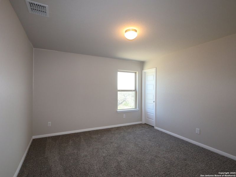 Spacious, unfurnished interior of a new home in Cinco Lakes, San Antonio (Image 12).