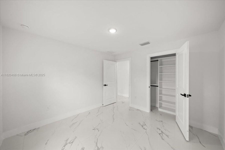 Spacious, unfurnished interior of a new home in , Lehigh Acres (Image 11).