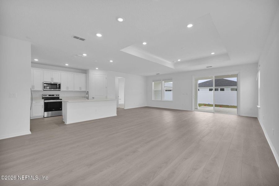 Spacious, unfurnished interior of a new home in Murray Farms, Middleburg (Image 22).