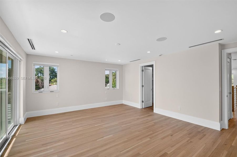 Spacious, unfurnished interior of a new home in , Lake Worth (Image 47).