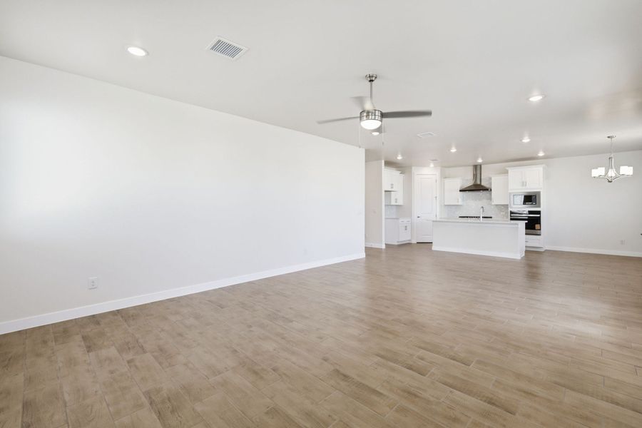 Representative unfurnished interior of a home built from the Timberon I by Hakes Brothers in Emerald Estates, El Paso (Image 19).