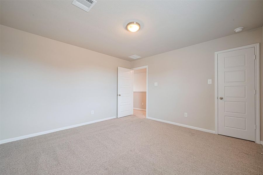 Spacious, unfurnished interior of a new home in La Segarra, Brookshire (Image 38).
