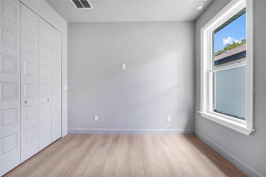 Spacious, unfurnished interior of a new home in , Orlando (Image 36).