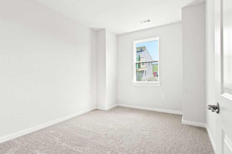 Spacious, unfurnished interior of a new home in Ten Mile Creek, Celina (Image 39).