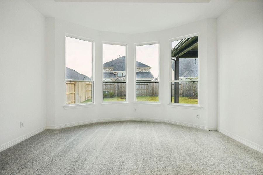 Spacious, unfurnished interior of a new home in Valencia, Manvel (Image 11).