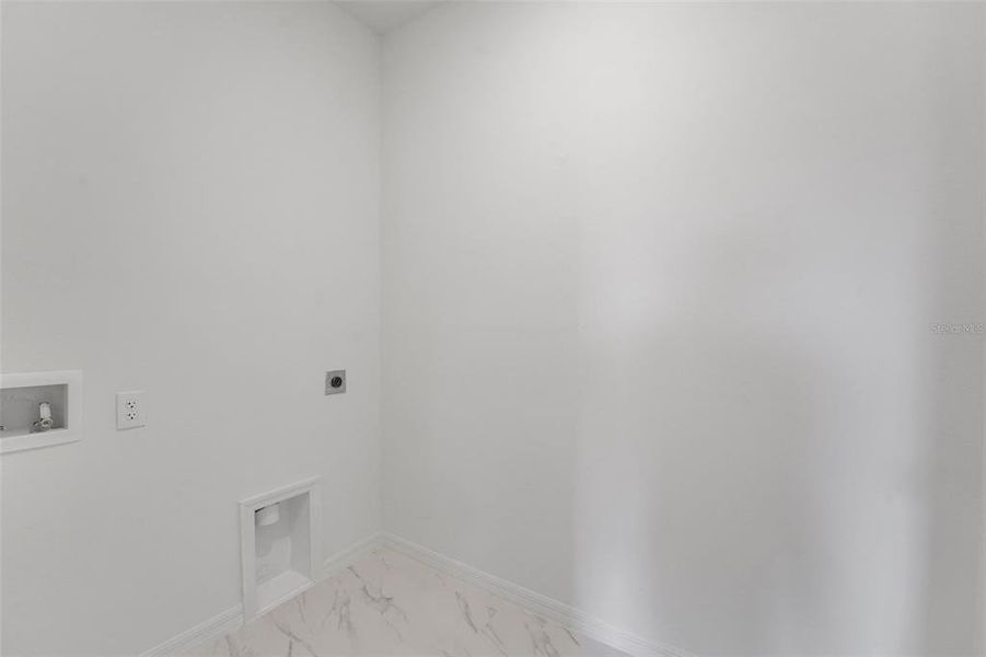 Spacious, unfurnished interior of a new home in Tuscan Hills, Dade City (Image 20).