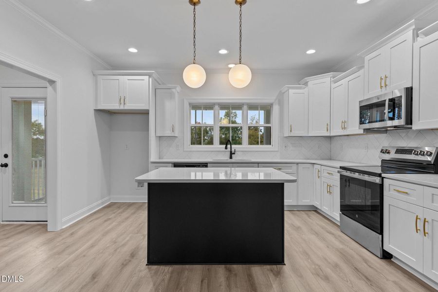 16-web-or-mls-AZ3A3707