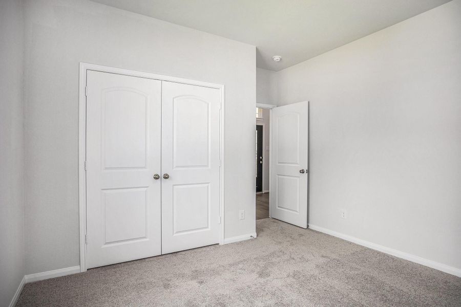 Spacious, unfurnished interior of a new home in Columbia Lakes, West Columbia (Image 16).