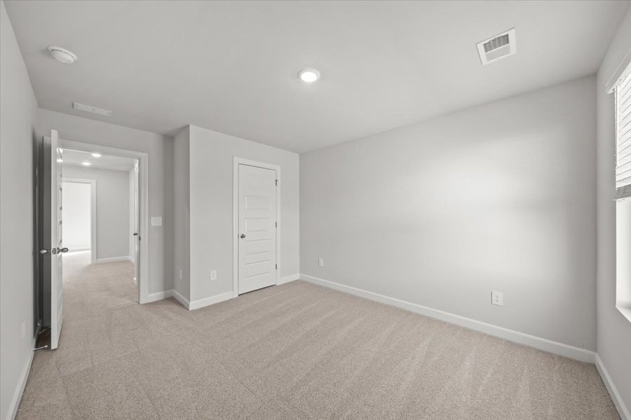 Spacious, unfurnished interior of a new home in Brayfield Manor - Signature Collection, Wellford (Image 14).