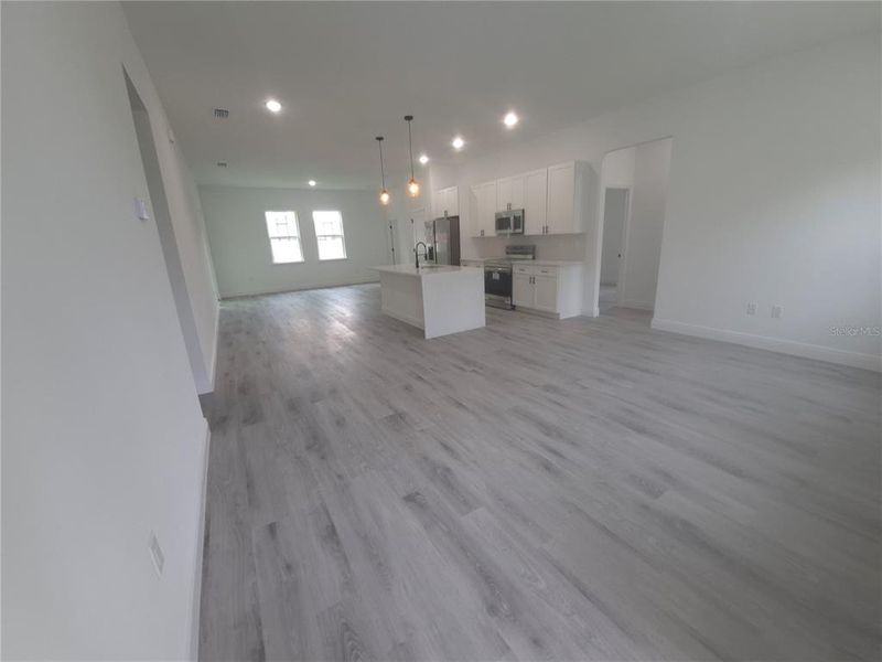 Spacious, unfurnished interior of a new home in , Ocala (Image 9).