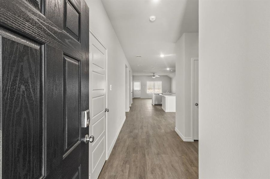 Spacious, unfurnished interior of a new home in Deer Creek, Crowley (Image 9).