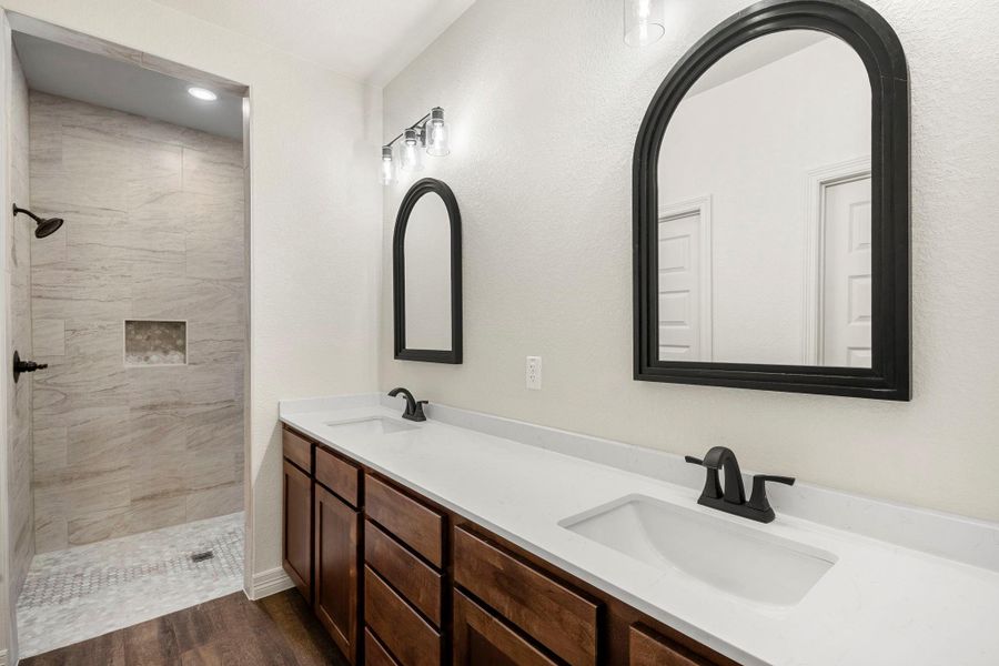 Furnished interior view inside a new home in , Killeen (Image 8).