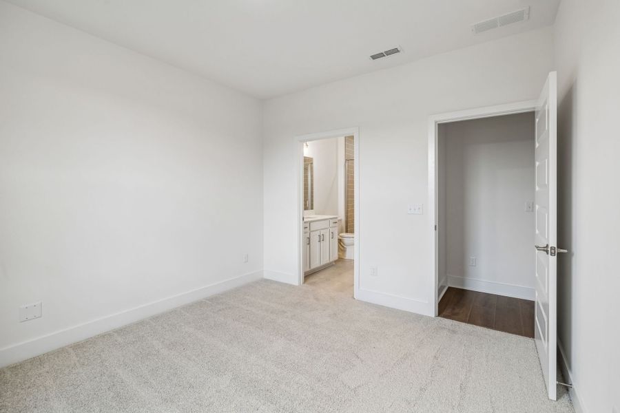 Spacious, unfurnished interior of a new home in Del Webb Barton Village, Lebanon (Image 24).