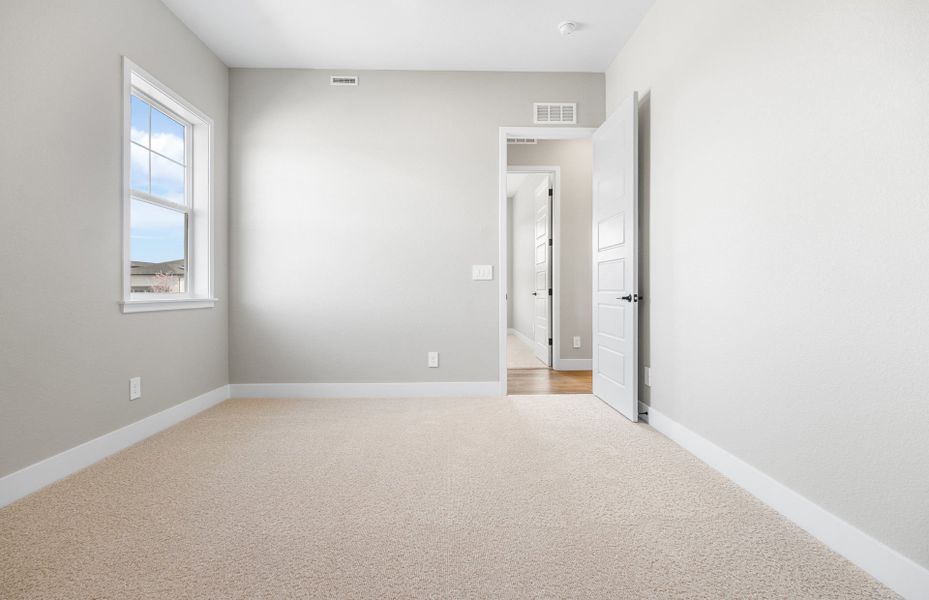 Spacious, unfurnished interior of a new home in Hilltop at Inspiration, Aurora (Image 29).