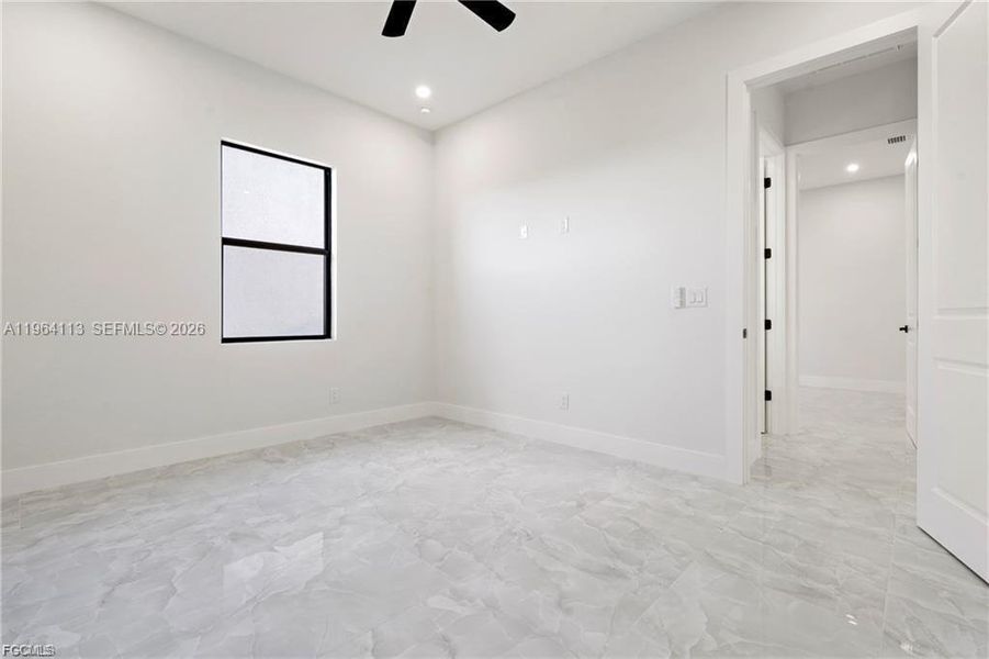 Spacious, unfurnished interior of a new home in , Cape Coral (Image 17).
