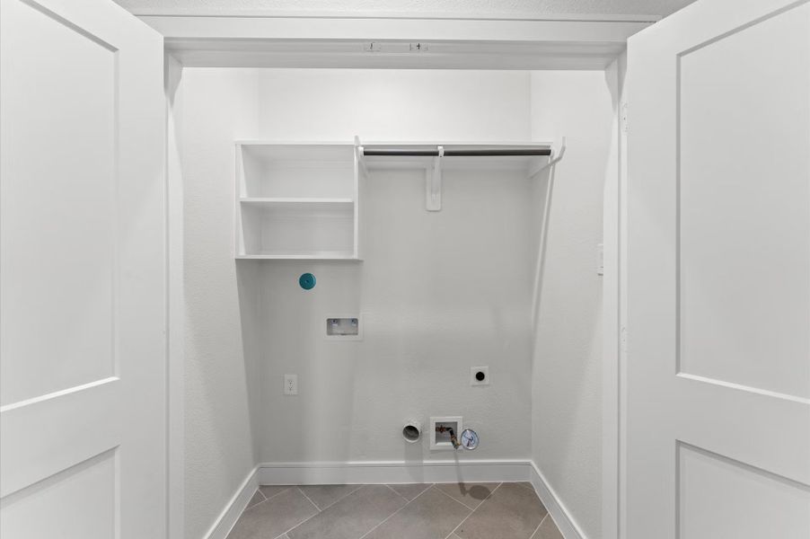 Representative furnished interior of a home built from the Plan 1458 by Faircroft Homes in Highland Gardens, Houston (Image 7).