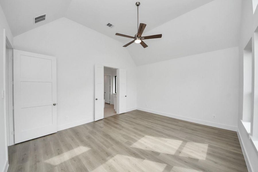 Spacious, unfurnished interior of a new home in ARTAVIA: Hilltop Collection, Conroe (Image 15).