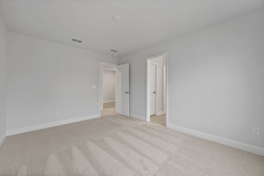 Spacious, unfurnished interior of a new home in Carriage Estates, Lexington (Image 19).