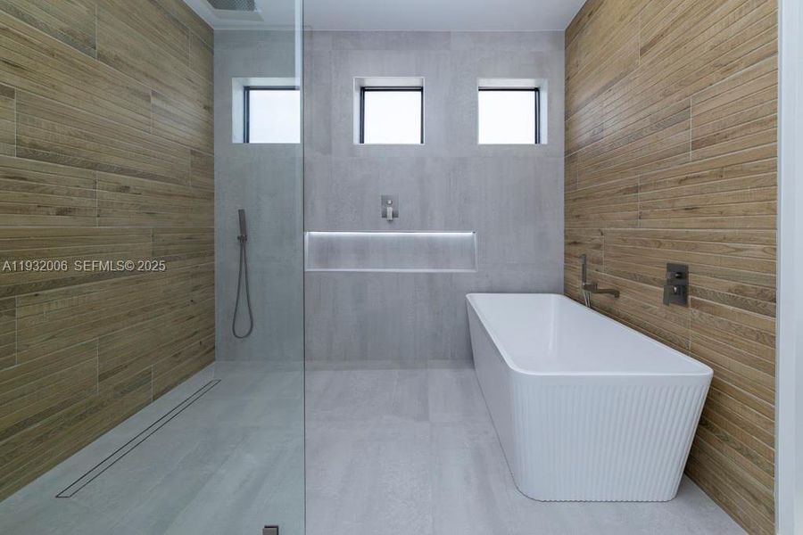 Furnished interior view inside a new home in , Cape Coral (Image 13).