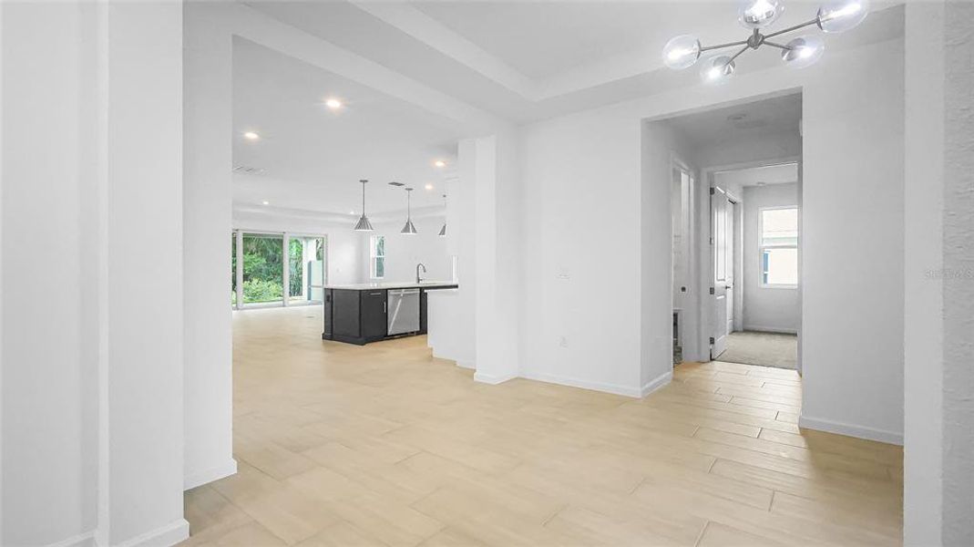 Spacious, unfurnished interior of a new home in Cresswind at Hammock Oaks, Lady Lake (Image 30).