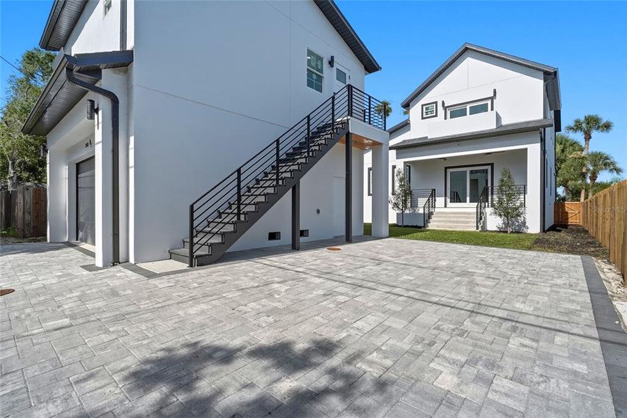 Exterior details and patio area of a home in , St. Petersburg (Image 4).