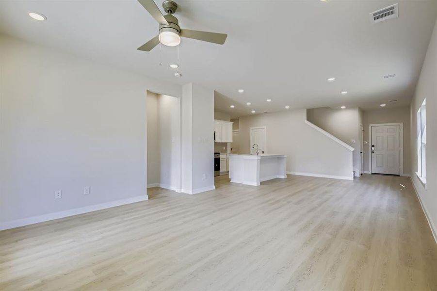Spacious, unfurnished interior of a new home in Ambergrove, Royse City (Image 15).