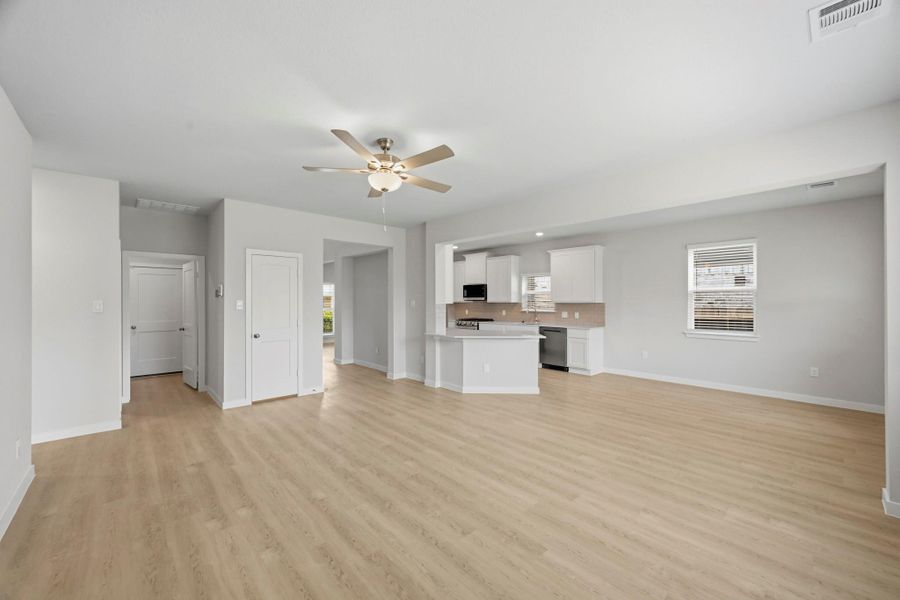 Spacious, unfurnished interior of a new home in Audubon, Magnolia (Image 19).