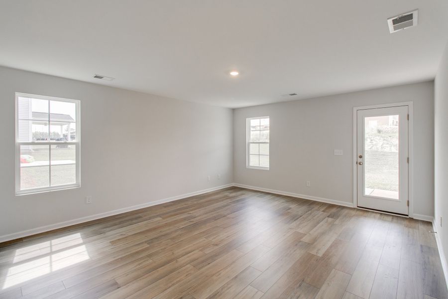 Spacious, unfurnished interior of a new home in Ellington, Elgin (Image 17).