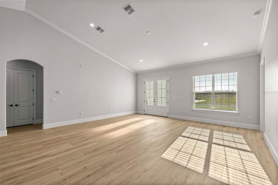 Spacious, unfurnished interior of a new home in , Ocala (Image 16).