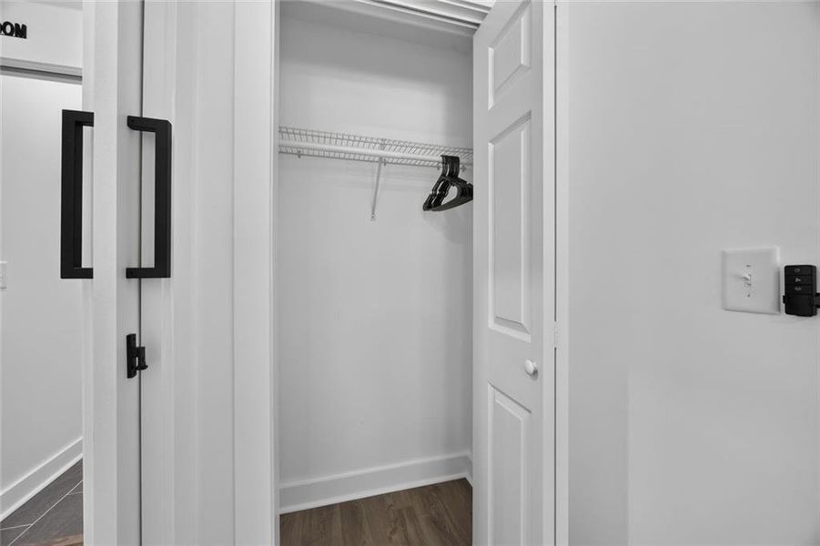Spacious, unfurnished interior of a new home in , Union City (Image 19).